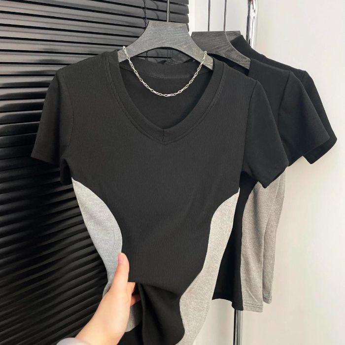 

Женская футболка с V-образным вырезом, цветными блоками, приталенного силуэта, лето 2025 XL (125-140 kg) чёрный