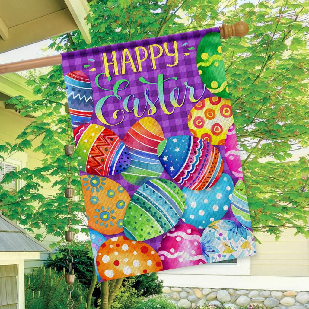 Föremål för en påskträdgård: Dubbelsidigt tryckta söta påskägg och dekorativa flaggor