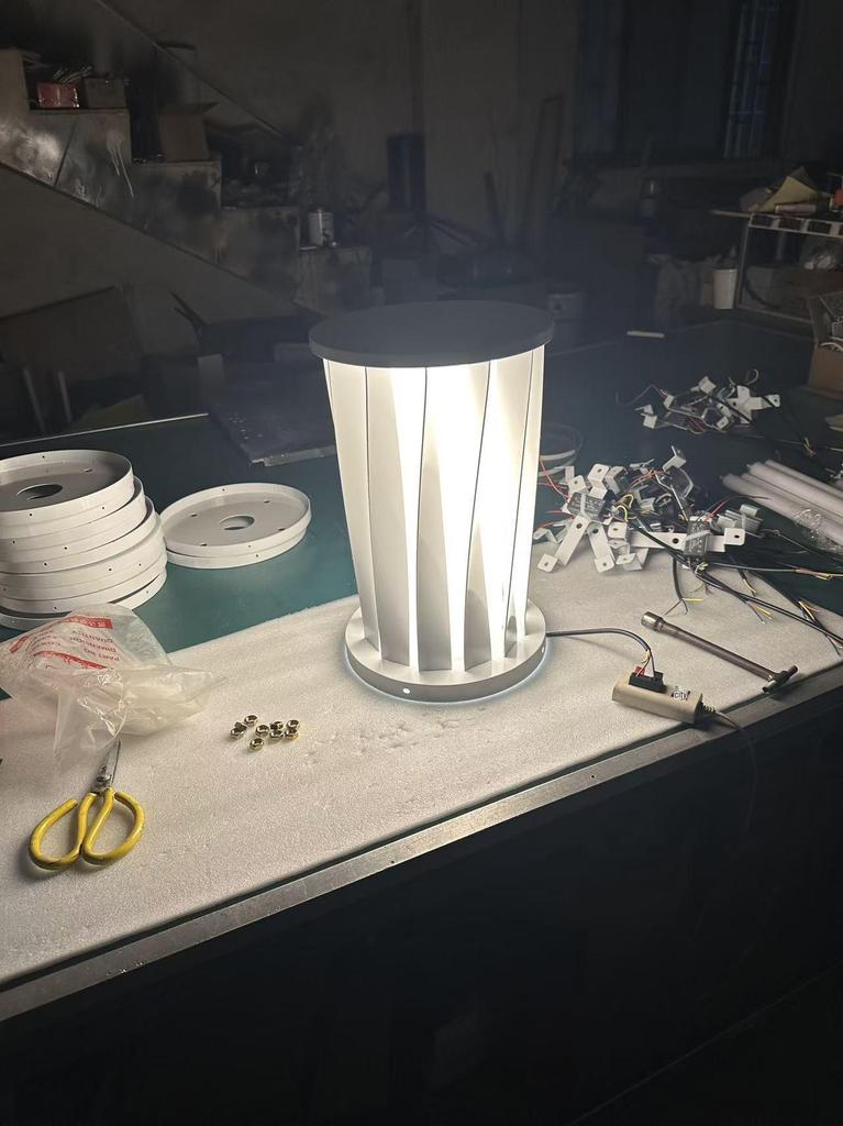 Modern Outdoor LED Garden Lamp for Courtyard, Park, and Villa