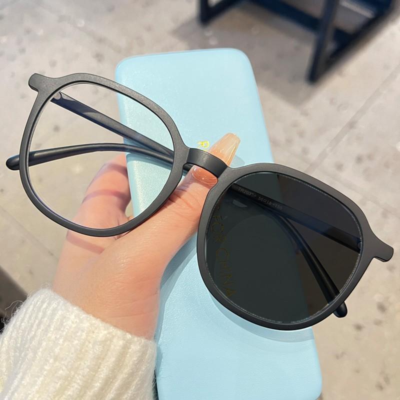

Color Changing Photochromic Myopia Glasses Fashion Finished Myopia Eyewear Men Women Large Square Frame UV Shades Eyeglasses