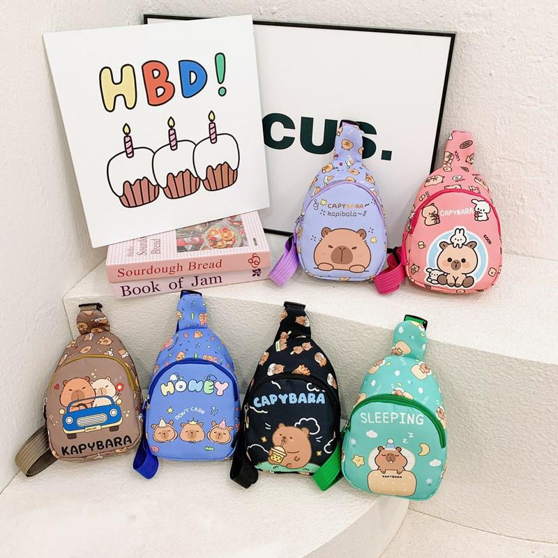 Kreslená kapybara taška přes rameno Roztomilá taška s panenkou Multifunkční úložná taška Kawaii kapybara náprsní taška Módní taška přes rameno Dárky