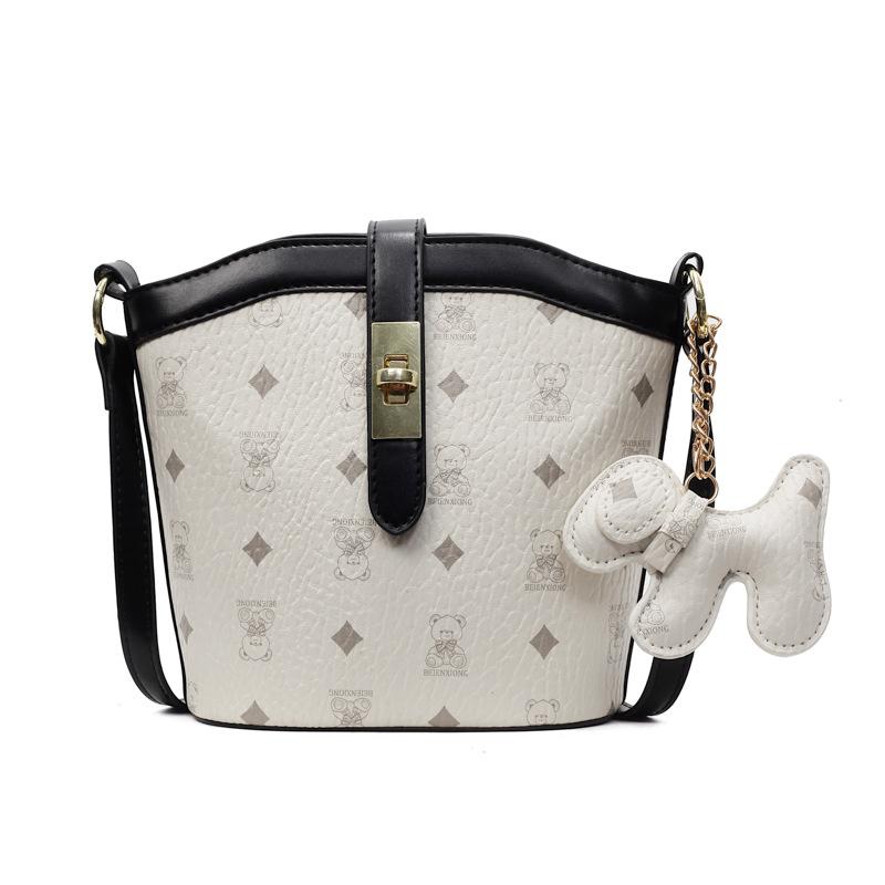 2025 new niche design fashionable temperament classic printed bucket bag commuter versatile women's casual messenger bag