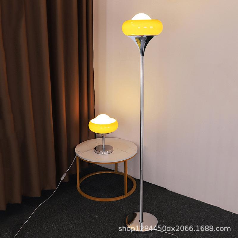Moderne minimalistische Schlafzimmer Nachttischlampe aus Glas Luo Nordic Color Egg Tart Dekorativer Showroom Art Table
