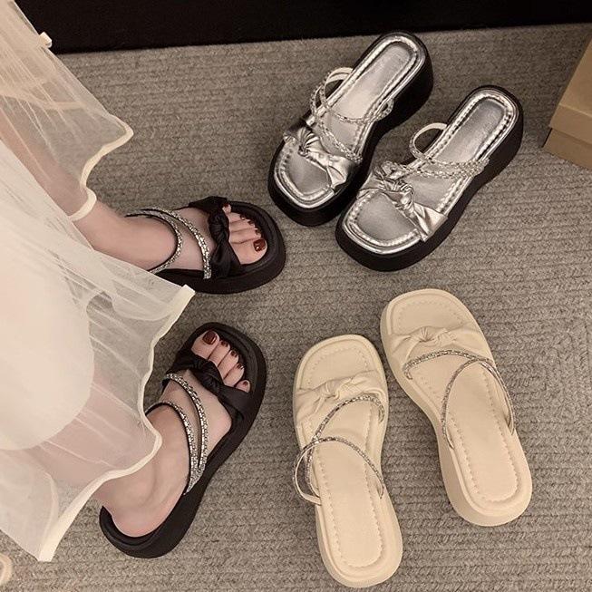 Fairy Style Beautiful Slippers Women's Summer Wear 2025 New French Temperament Rhinestone Thick-bottomed Beach Cool Slippers