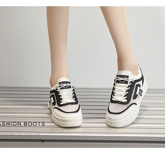 2025 Summer Hollow Mesh Comfortable Breathable Sports and Leisure Board Shoes Wear-resistant Thin Fashion Foreign Style White Shoes Women