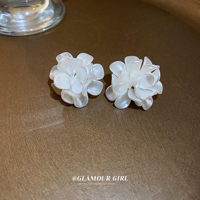 Diamond-set pearl petals fringed earrings stud earrings temperament fashionable and versatile design earrings