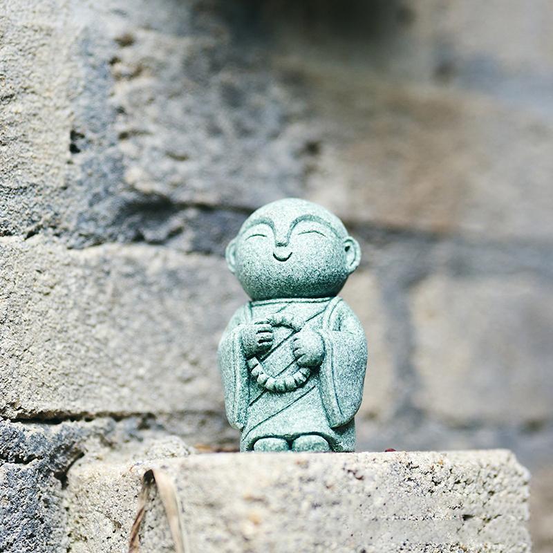 Miniature Monks Figurine Durable Handmade Cute Little Statue for Shrine Bedroom Living Room Car Dashboard Decor