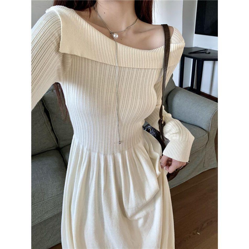 Damen Französisches Ein-Schulter Langarm Strickpulloverkleid, Schlankmachender Herbst/Winter Stil