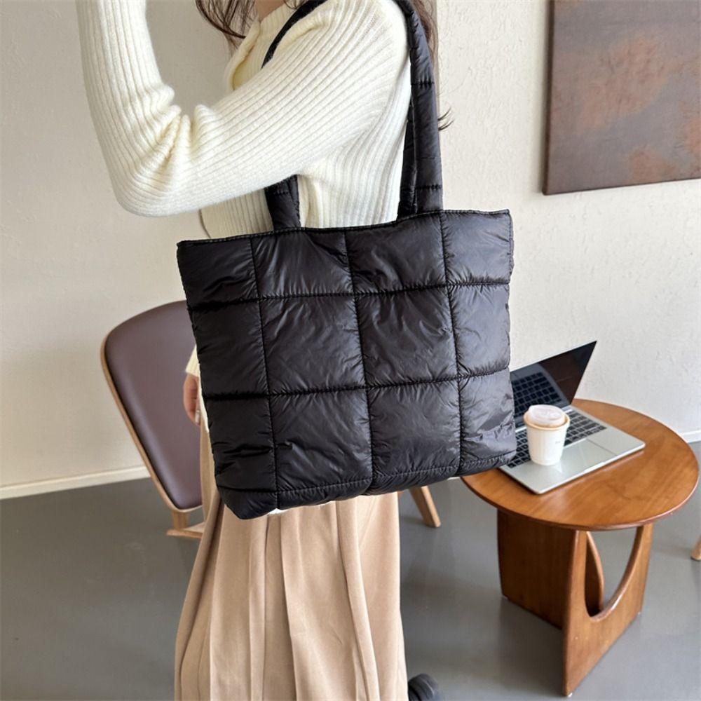 Einfarbige Weltraum-Baumwoll-Handtasche Gepolsterte, bauschige Umhängetasche Modische Wolken-Einkaufstasche Damen