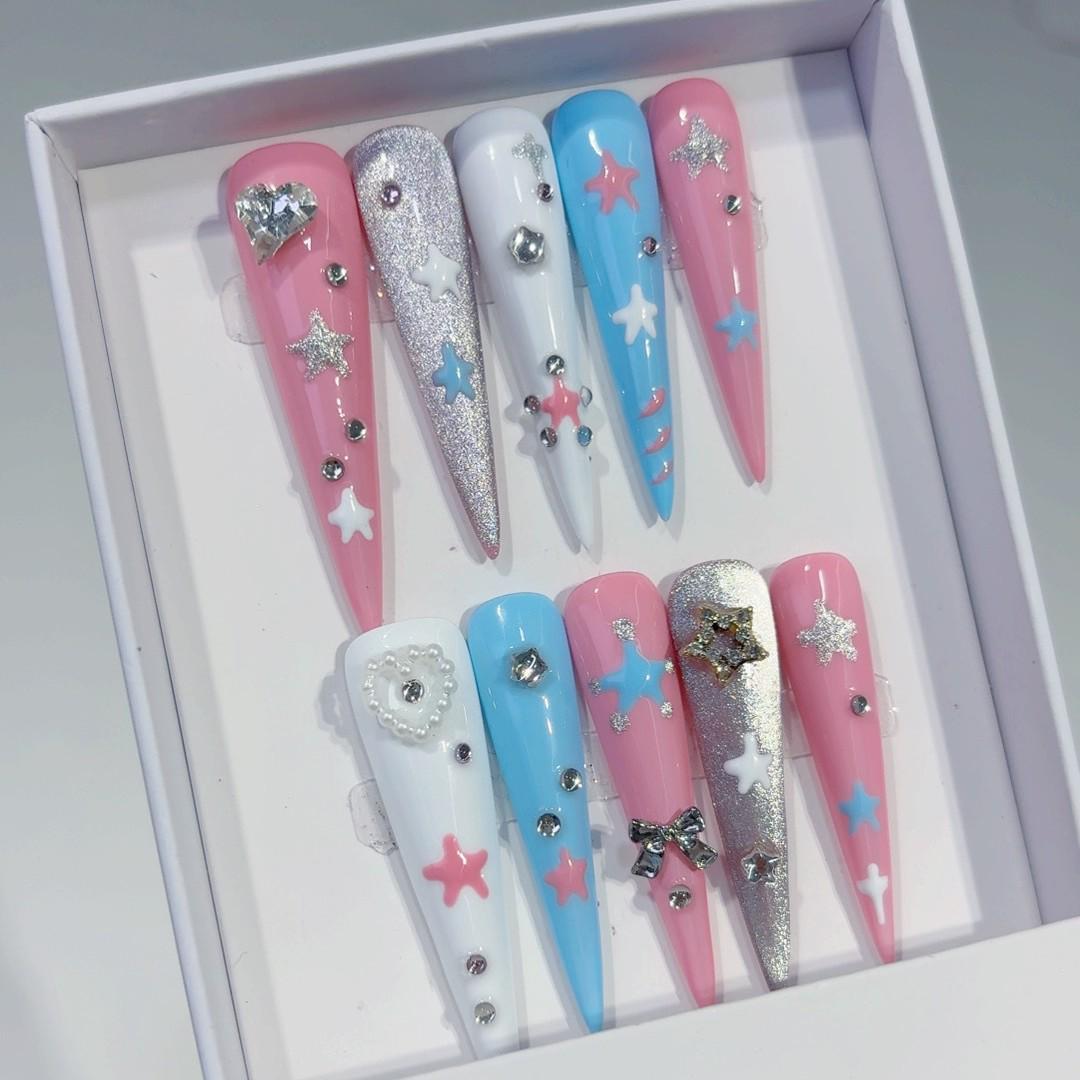 Нарощенные ногти с преувеличенным сердечным бриллиантом: Полностью ручная работа, Длинный заостренный стиль S: Short