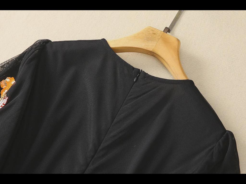 Abito Midi da Donna Nero con Paillettes e Maniche a Trombetta, Vestibilità Slim Fit, 2024