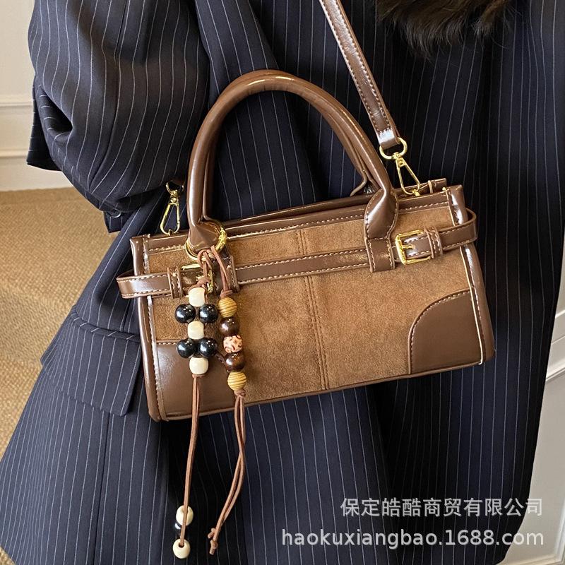 Retro matte small bag women's 2025 new versatile messenger bag autumn and winter popular handbag going out small bag