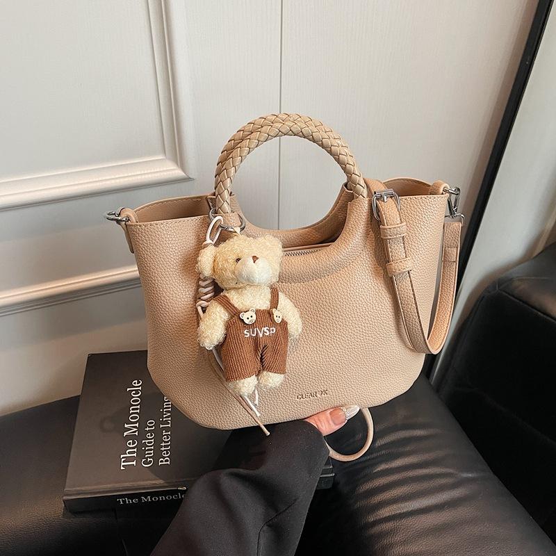 Large-capacity bag women's 2025 new summer niche design messenger bag casual portable work commuter tote bag