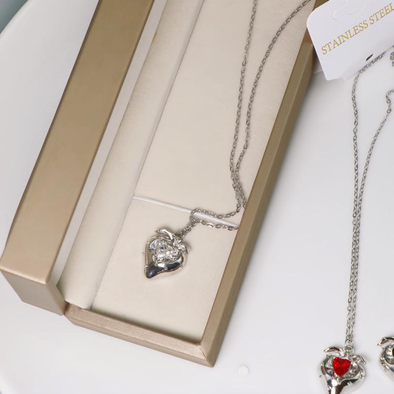European & American Stainless Steel Strawberry & Peach Heart Women's Clavicle Necklace