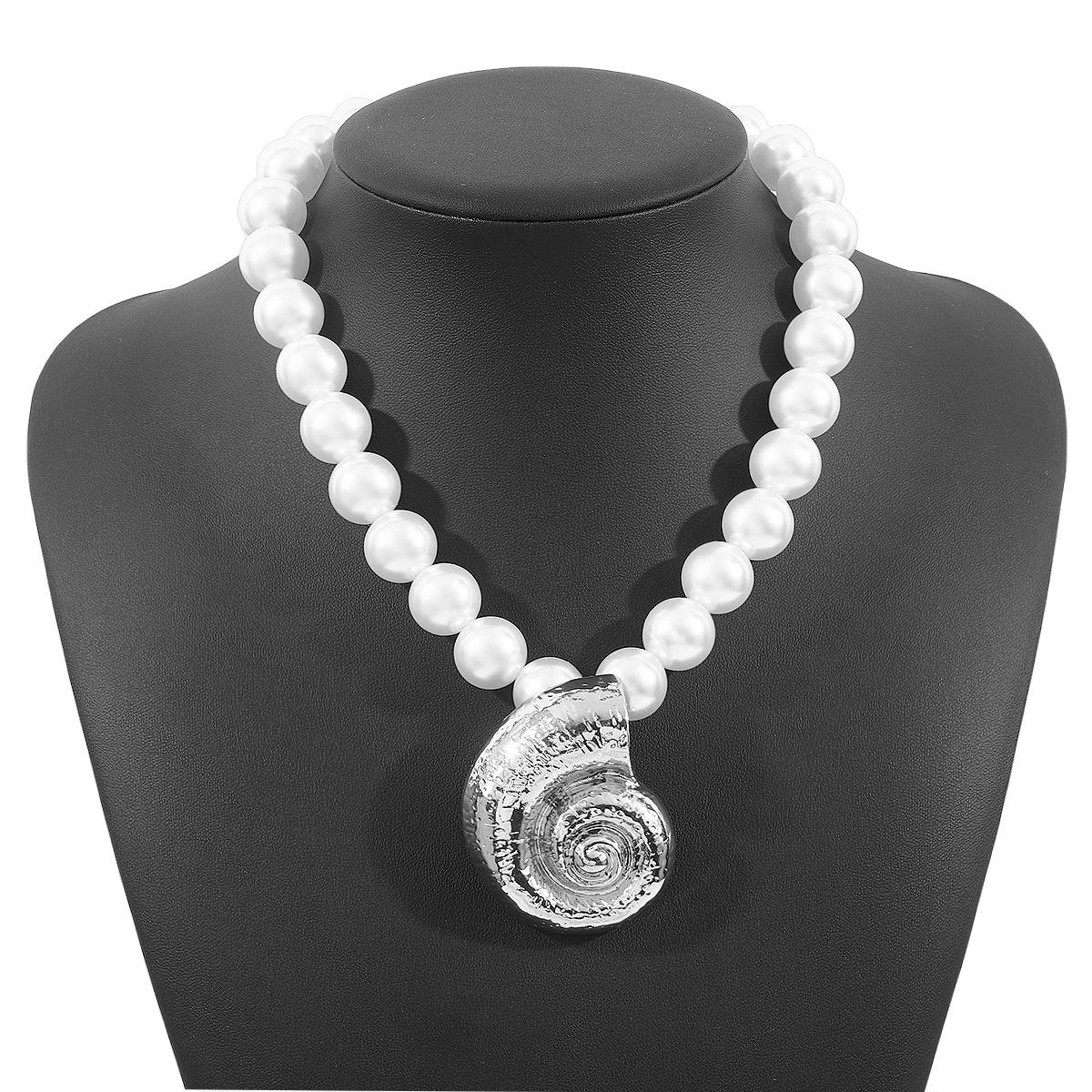 

Ocean wind elegant pearl beaded conch pendant necklace, temperament summer marine life collarbone chain
