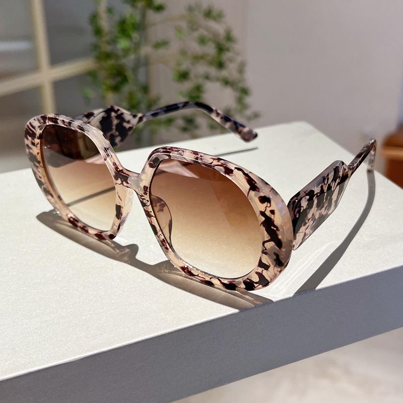 Luxury Brand Designer Big Frame Sunglasses Women Vintage Fashion Round Sun Glasses Trending Punk Oversized Elegant Shades Uv400