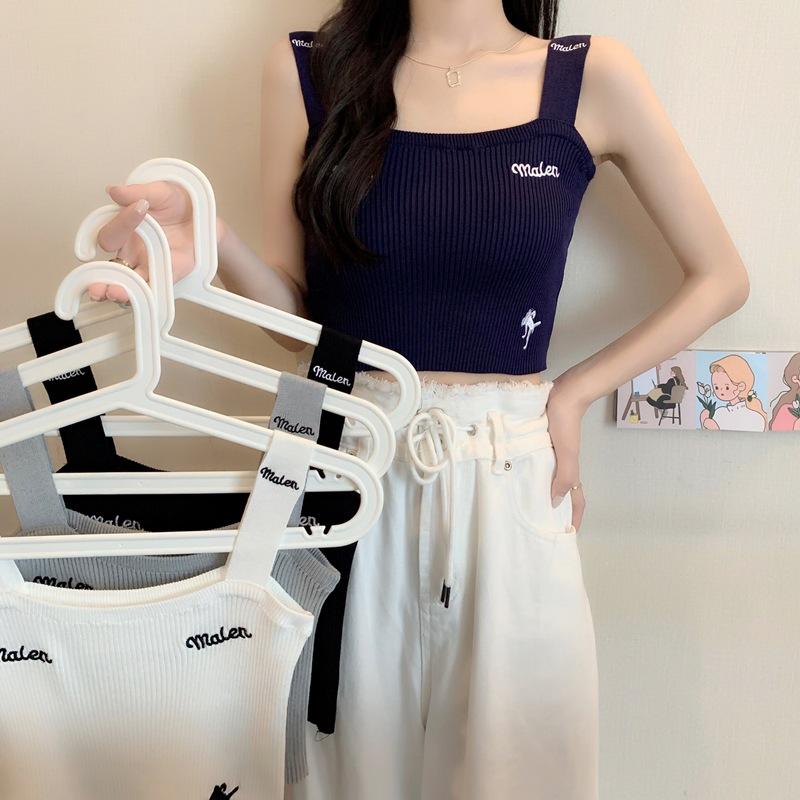 French niche design sense, sweet and spicy small suspender sleeveless top for women's summer short style with knitted bottoming vest inside