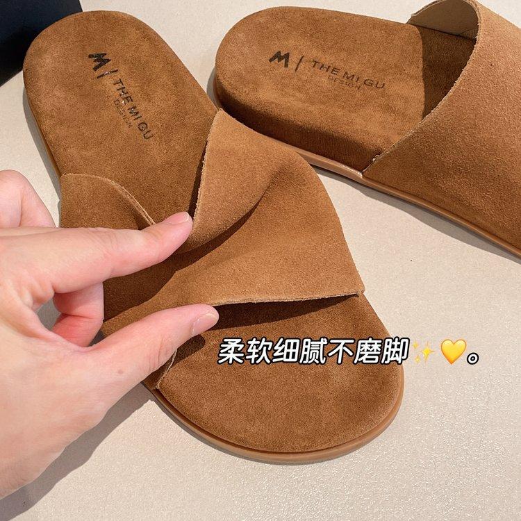 

2025 summer new fashion Internet celebrity leather flat-bottomed casual slippers women s low-heeled outer wear open-toed women s sandals 35 жёлтый