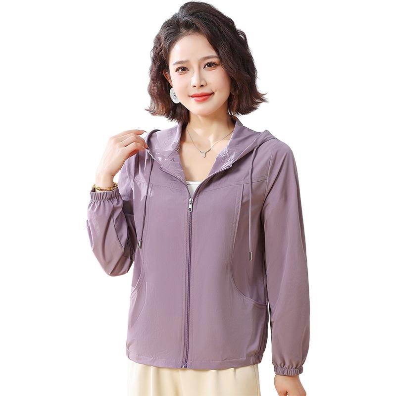 2026 Spring Hooded Jacket: Stylish Sun Protection for Moms, Breathable, Age-Defying Top for Middle-Aged and Elderly Women