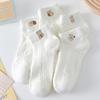 "Urocze białe skarpetki do kostki z misiem chmurką na wiosnę i lato dla kobiet"