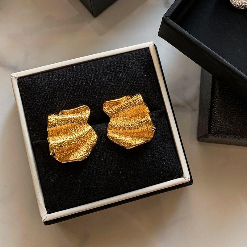 French Silver Needle Fashion Retro Exaggerated Ruched Metal Gold Silver Large Earrings Fancy Accessible Luxury Ear Studs Earrings Gold