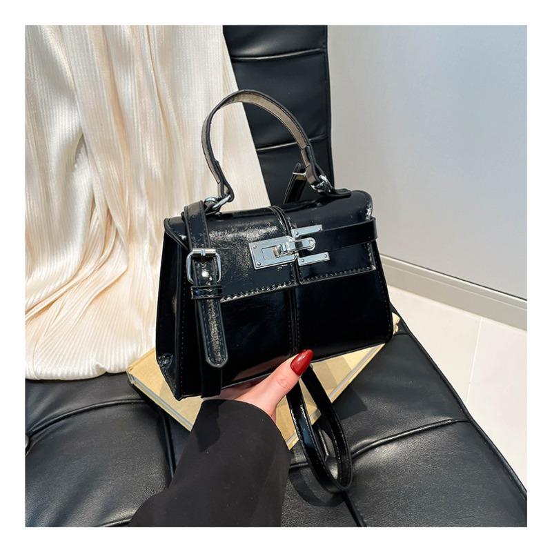 

Large capacity high-end light luxury shoulder messenger women s bag summer new niche handbag fashion commuter bag