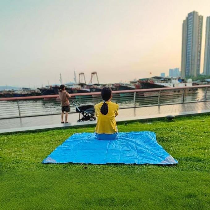 Waterproof Foldable Picnic Mat - Polyester Plaid Beach & Camping Mat, Moisture-Proof and Anti-Slip