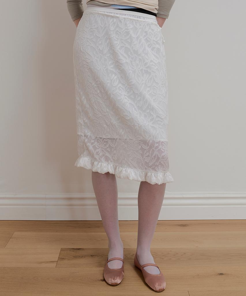 Aobteu Frill Lace Layered Skirt - White