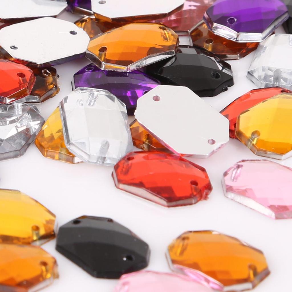 Kulaté mnohostranné akrylové kamínky s plochou zadní stranou a dvěma otvory pro DIY šperkové doplňky