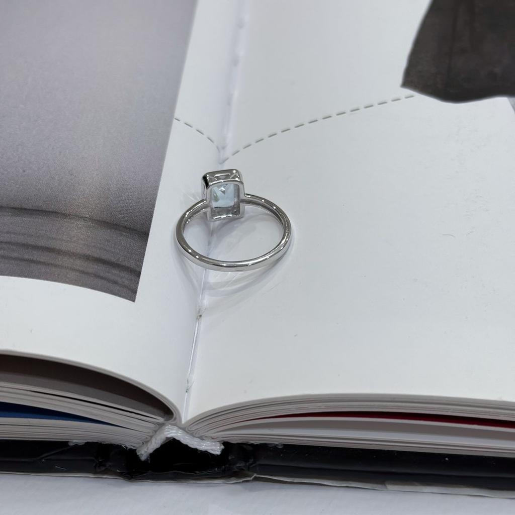 Серебряное кольцо с натуральным топазом 1.95ct, вес изделия 2,59 гр (2171782)