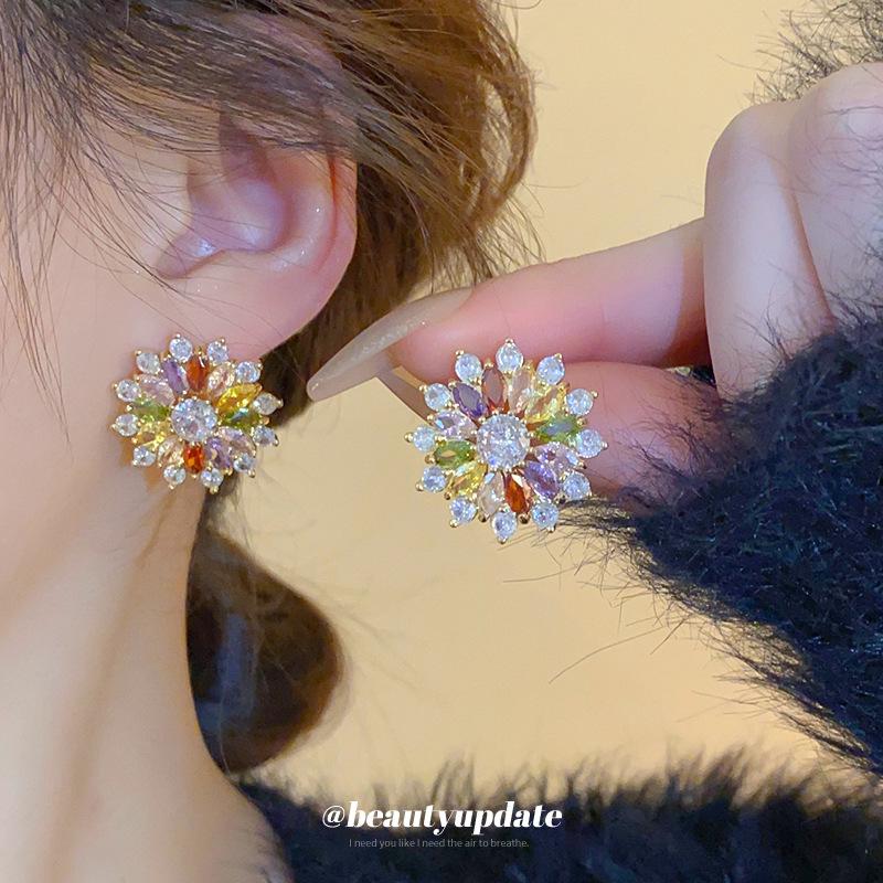 Orecchini a Fiore in Zircone con Ago in Argento Galvanizzato Oro - Design Elegante, Stile di Alta Gamma