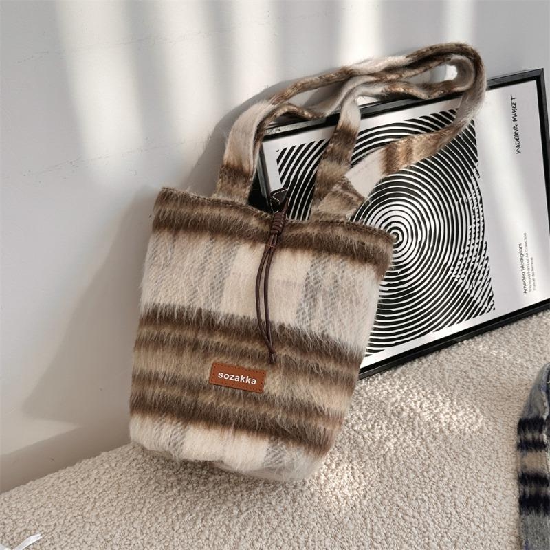 12 Woolen Plaid Bag Women's Autumn and Winter Versatile College Wind Bucket Bag Casual Large-capacity Messenger Bag