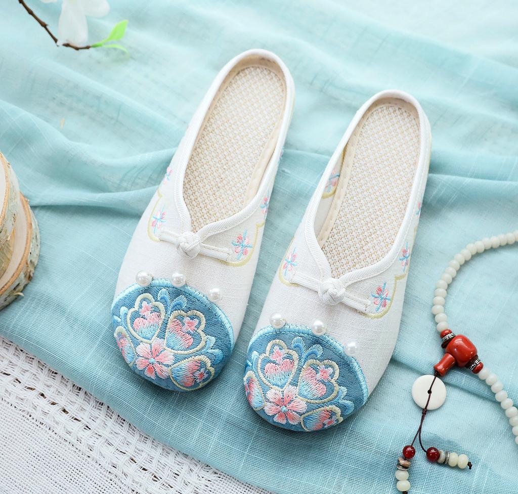 Slippers, Flat Bottom, Embroidered Cloth Shoes, Women's Shoes 2025 Summer New Ethnic Style with Hanfu Home Furnishing