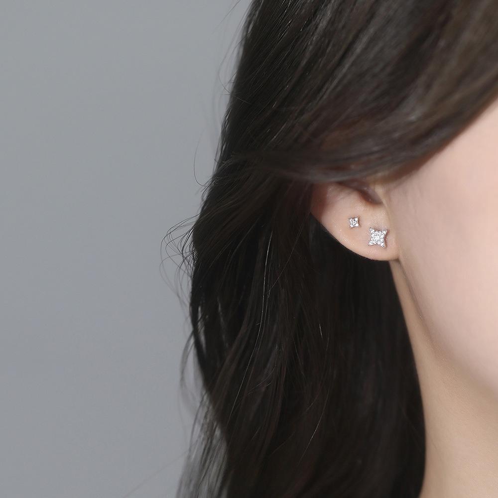 Exquisite and Niche Micro Inlaid Starry Sky Four Pointed Star Earrings for Women, with A Minimalist and Compact Design