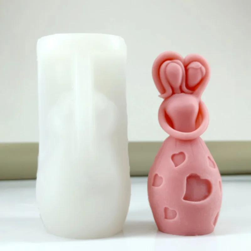 2026 Latest Models Mother Hugging Child Candle Silicone Mold Warm Heart Family Painting Plaster Mould Soap Resin Making