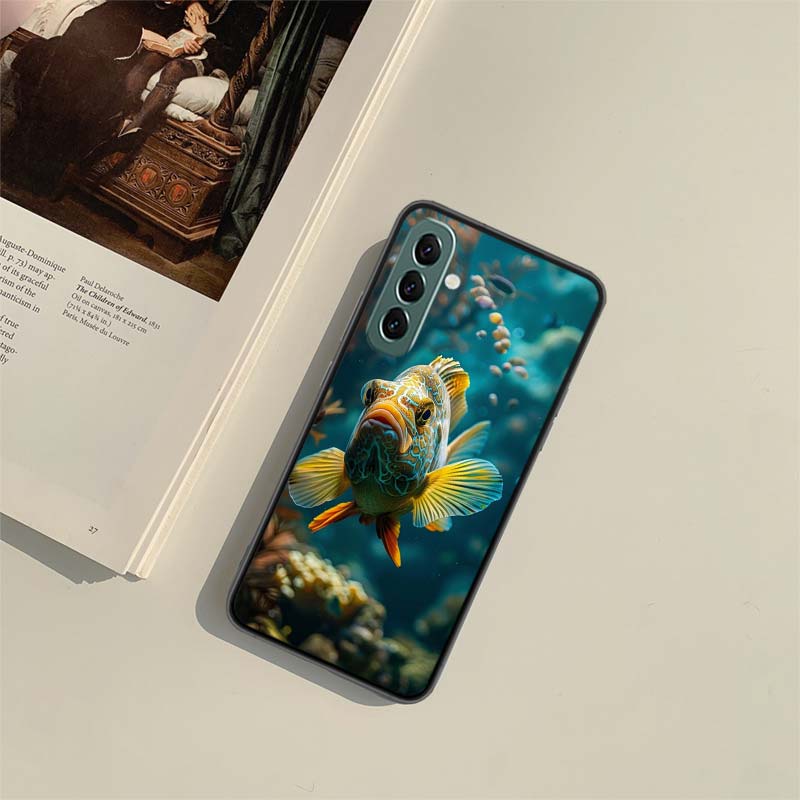 Roter Fisch schwimmt in den Tiefen des Meeres Handyhülle für Samsung A54 A14 A24 A34 A17 A37 A57 A55 A35 A25 A15 A07 A05S A04S A12 A22