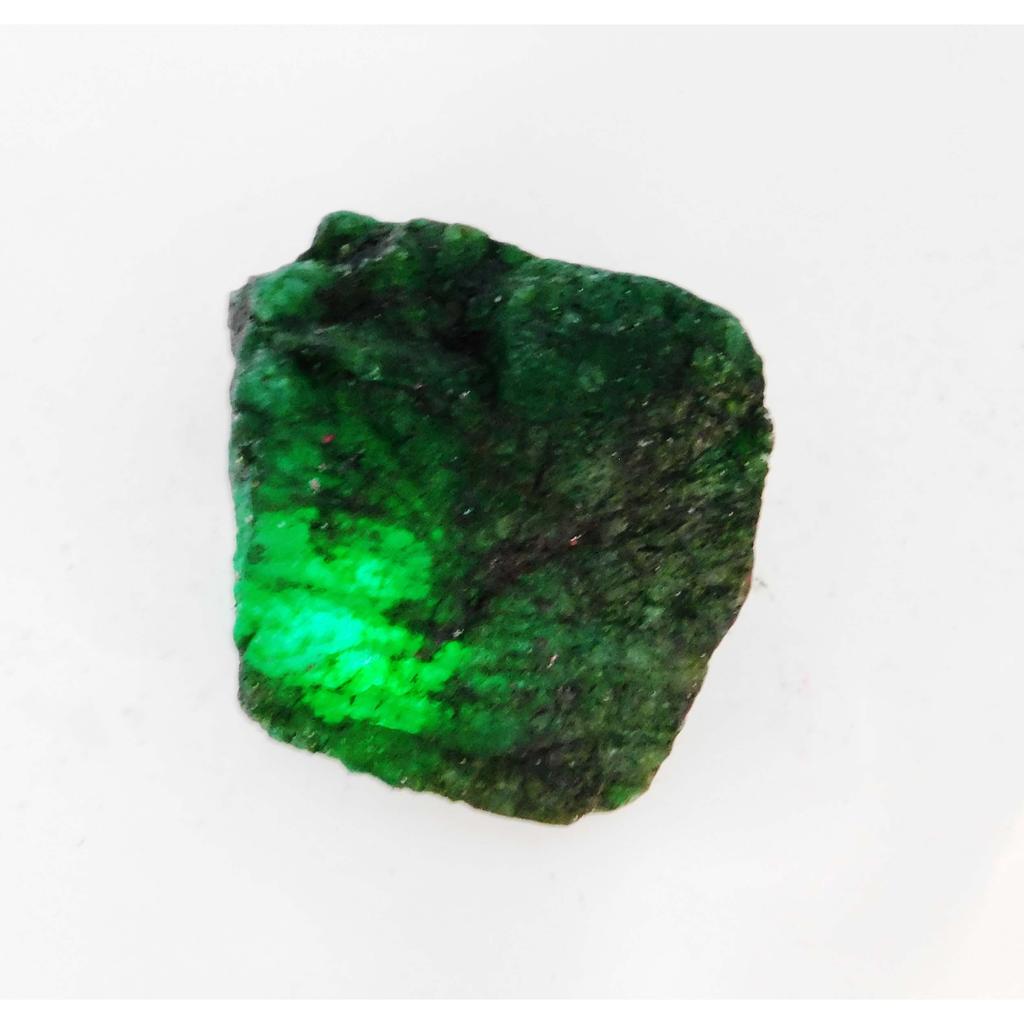 Natural Green Emerald Loose Gemstone 820 ct Rough for Lapidary and Gem Collections