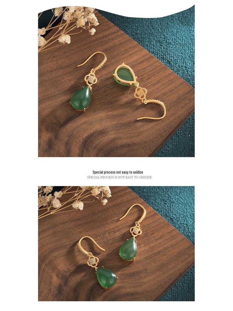 Chinese Classic Style Gold-Plated Teardrop Chalcedony Qipao Hanfu Earrings - Ideal Gift for Women or Mom's Birthday