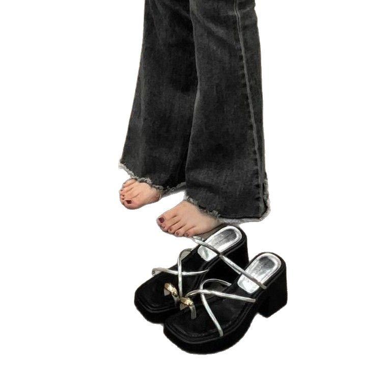 Pantoufles à talons hauts tempérament magnifique pour femmes été port extérieur à la mode nouveau haut de gamme sandales de mode à talons épais