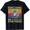 Keine Panik 42 Die Antwort auf das Leben Universum Alles T-Shirt
