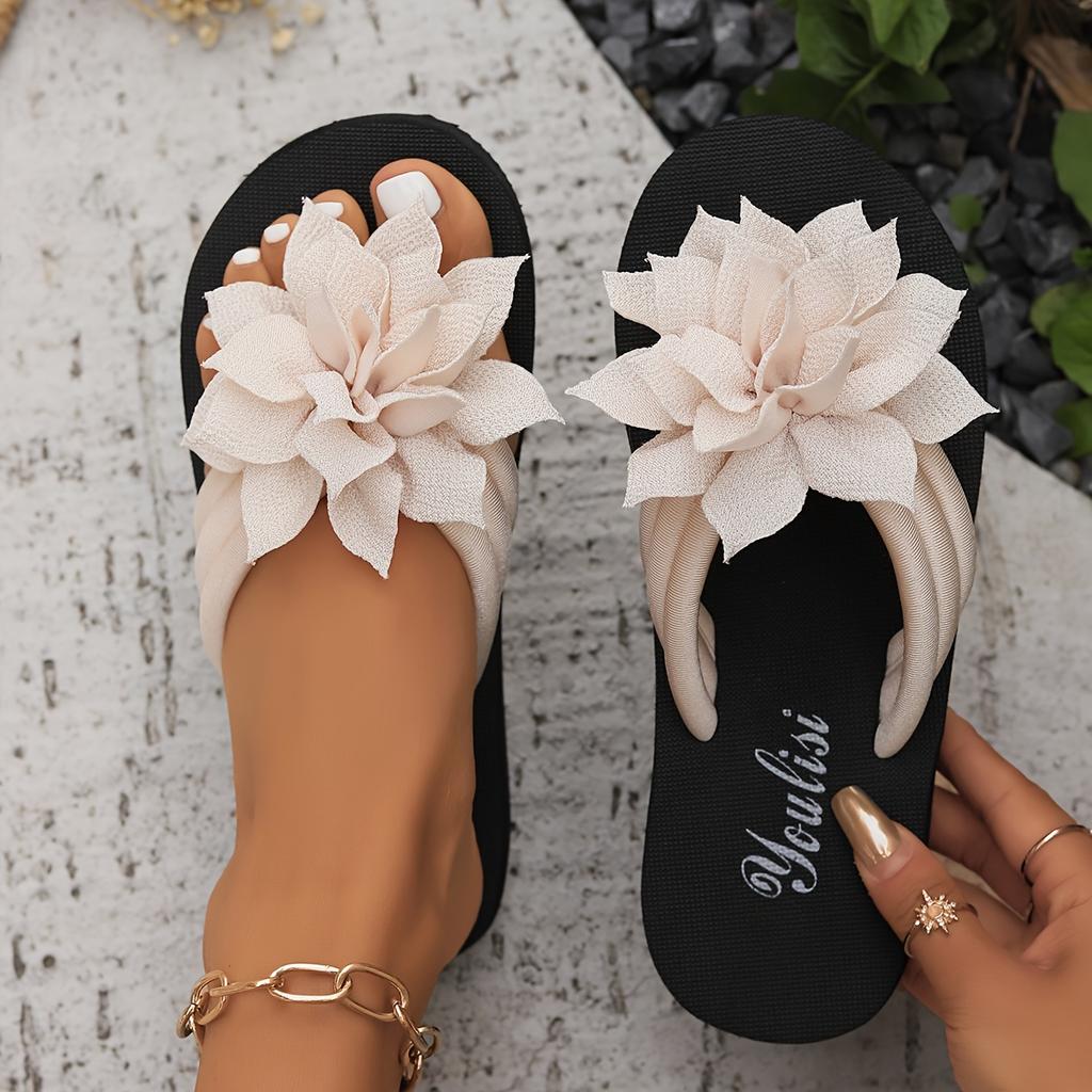 A Pair of Women's Floral Patterned Slippers  Suitable for All Seasons  Easy To Put On And Take Off  Vacation Style  Fabric Upper  EVA Sole and Insole