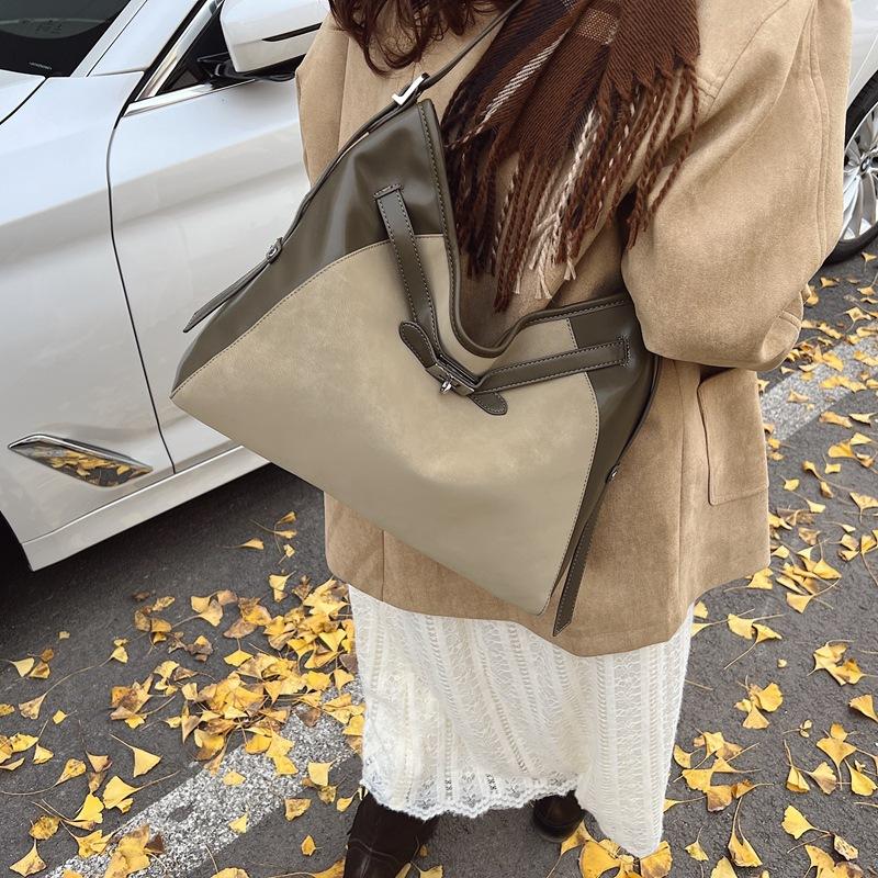

Retro fashion tote bag women s 2025 new autumn and winter trend versatile large capacity shoulder bag underarm messenger bag Korean 38*12*29 зелёный