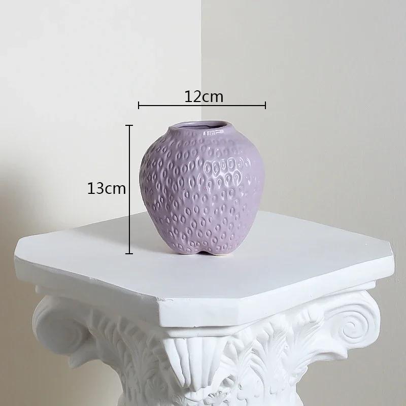 

Strawberry Vase Ceramic Hydroponic Vase Flower Arrangement Vase Desk Decoration Handicrafts Living Room Aesthetic Decoration