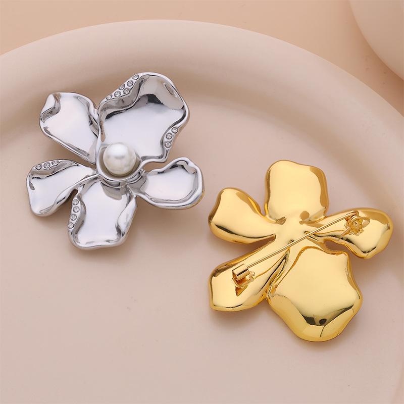 Coco Style Pearl Flower Lapel Pin Brooch - Elegant Alloy Corsage Accessory