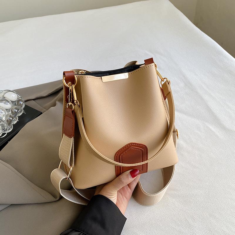 Retro Ctrast Color Crossbody Bag Women's High End Texture Commuter Wide Shoulder Strap Bags New Fashiable Bucket Handbags
