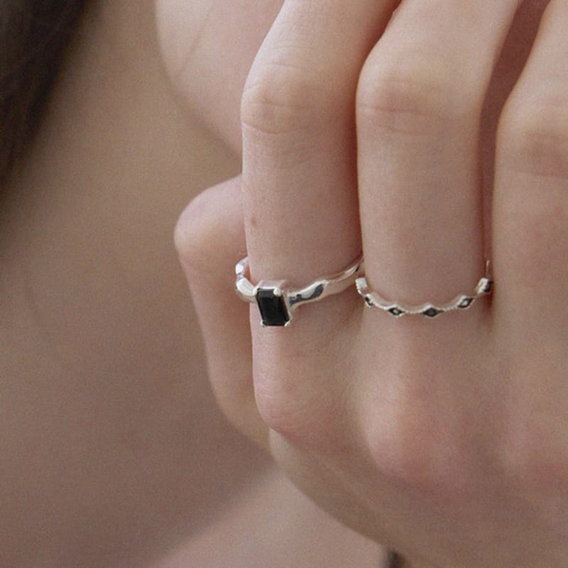 Byweekend Black Square Free Ring