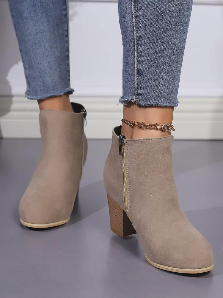 Damenstiefel mit spitzer Zehenpartie und hohem Absatz im koreanischen Stil: Herbst/Winter 2024 Kollektion