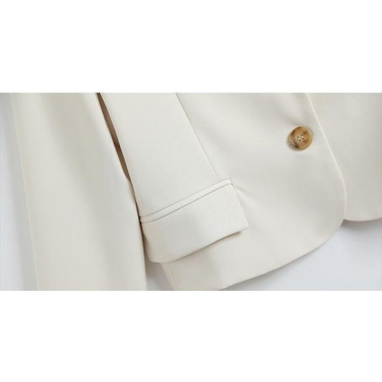 Simple Yet Stylish Short White Suit Jacket for Women In Spring and Autumn
