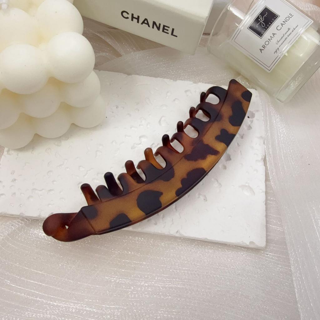 Acrylic Leopard Ponytail Clip Banana Hair Clip Simple Non-Slip Hair Claws for Women Girls Bath Ponytail Holder Hairpin Barrettes