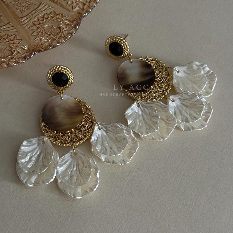 Three-dimensional Flower Stud Earrings Transparent Folds White Flower Flash Diamond Earrings New Chinese Hanfu Wedding Dress Gentle Fairy Earrings